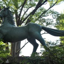名馬「池月」の像