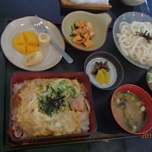 親子丼とうどんのセット