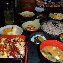 天丼とサルそばのセット