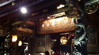 夜はライトアップが美しい