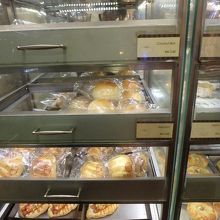 焼きたてはそのまま、冷めたら袋につめてました