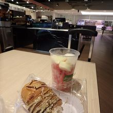 翌日、空港にて