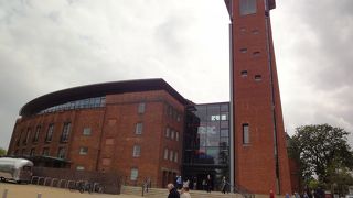 見学はガイドツアーで