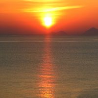 日の出、5階プールから