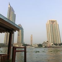 対岸左にはペニンシュラホテルが見えています。