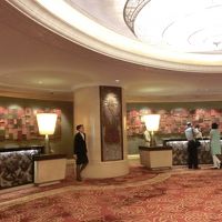 ホール右にはフロントがあります。