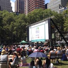 公園内の特設ステージ