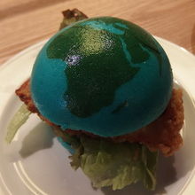 数量限定・青い地球バーガー