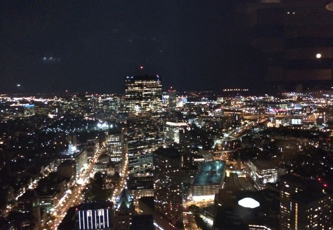 ボストンの夜景を独り占めできる贅沢なレストラン＆バー