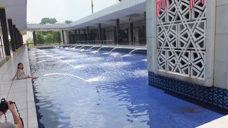 時間によっては非ムスリムの人も入館できます。厳かな気分になれます。