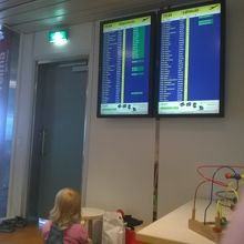 乗り継ぎ便の時間もキッズルーム内で確認できます。