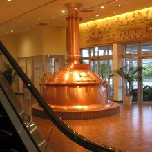 正面受付の前の広いエントランスです