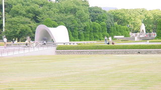 歩きながら平和に思いを寄せる