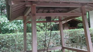 開山堂の横に鎌倉十井の瓶の井が