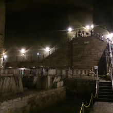 中に入ると映画の撮影現場に入り込んでしまったかのよう。