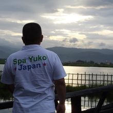 Ｔシャツ、路地裏で役に立ちました