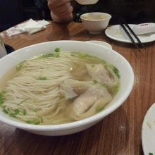 海老豚スープ麺。スープがおいしかったです