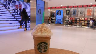 ５番街のユニクロ内にあるスタバ