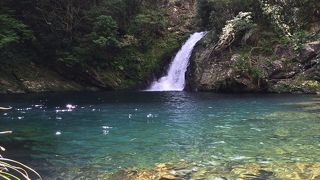 車ならアクセス良く、静かで綺麗な滝