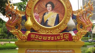 クイーンシリキット王妃生誕記念日