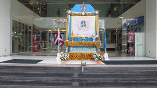 王妃様の写真が飾られていました