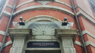 赤レンガが特徴の近代建築