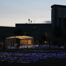 光のトンネルも。