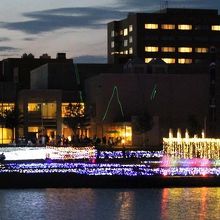 対岸から見ても綺麗です。