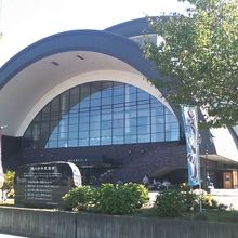 アリーナ正面入口付近の様子