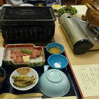 中央の炭焼も販売しています。キャンプに使えそう！