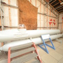 ドイツ１人乗り魚雷改造潜水艇　回天類似　上潜水艇下魚雷