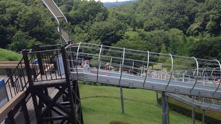 ながーい滑り台が有名です。