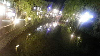 夜は雰囲気がありました。