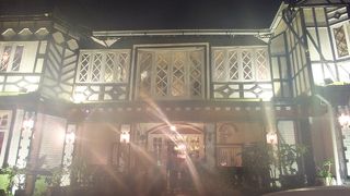 【ミャンマー料理/他】　アウンサン将軍を偲ぶ旧邸のレストラン