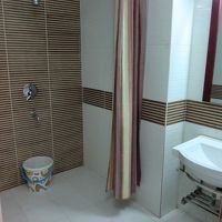 シャワーはお湯がでました。