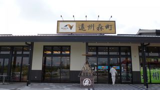 お土産売り場は広々、トイレもきれいでした