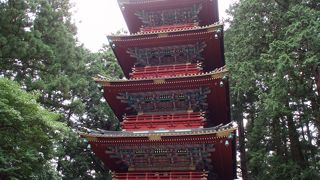 高さ３６メートル極彩色の日本一華麗な五重塔で～す。