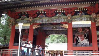 左右の身の丈４メートルの仁王像の迫力に圧倒されま～す。