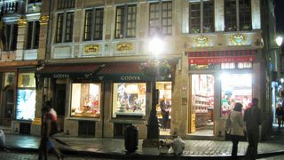 本店は意外と小さい