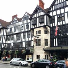 変わらぬ英国の象徴のリバティハウスですね。