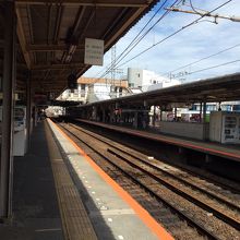 近鉄大和西大寺駅プラットホーム