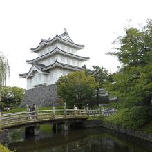 道路沿いにあります