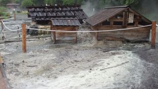 ボコボコ湧き出している