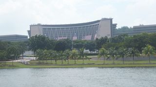 プトラジャヤに数ある中央官庁のなかで、際立って大きい建物