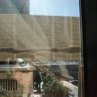 窓から見た景色。邪魔物が有って、見えないのと同じです。