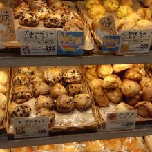 改札内のベーカリー