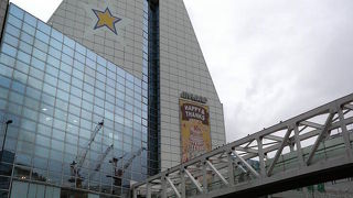 ファッションと飲食店が多い小田急の別館