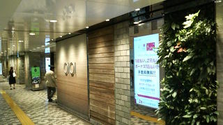 ファッションに特化していて飲食店は少なめ