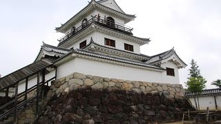 片倉小十郎景綱の居城白石城は天守閣と大手門が木造で再建されています。
