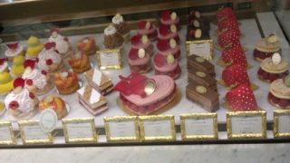 南口直結。ルミネザよしもと、カフェ、スィーツが充実